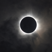Eclissi solare, il direttore di Oculistica dell'Asl Cn2: "Nessuna protezione fai da te, servono occhiali certificati" Eclissi solare, il direttore di Oculistica dell'Asl Cn2: "Nessuna protezione fai da te, servono occhiali certificati"