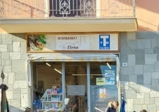 Un'immagine di quando il minimarket di Elena Ribotta era aperto Un'immagine di quando il minimarket di Elena Ribotta era aperto