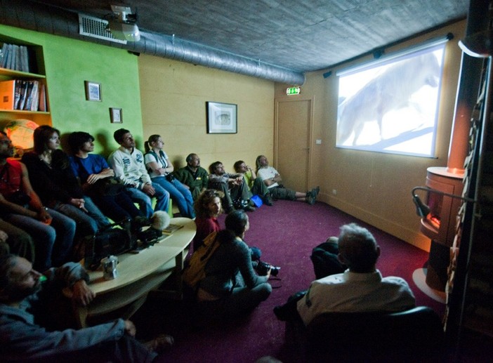 Una proiezione nel nuovo Centro Fanunistico Uomini e Lupi