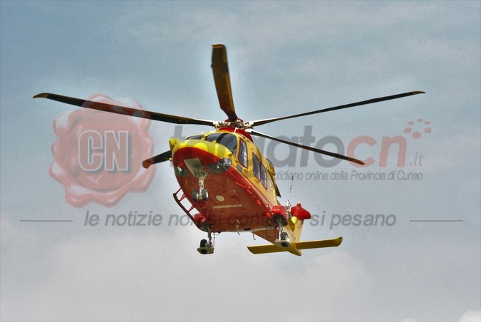 Escursionisti smarriscono il sentiero sopra Vernante: 14 persone soccorse, una ferita portata via in elicottero