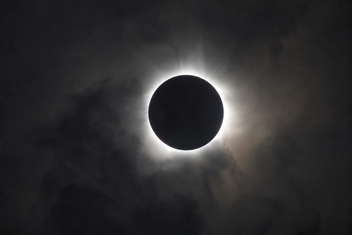Eclissi solare, il direttore di Oculistica dell'Asl Cn2: "Nessuna protezione fai da te, servono occhiali certificati" Eclissi solare, il direttore di Oculistica dell'Asl Cn2: "Nessuna protezione fai da te, servono occhiali certificati"
