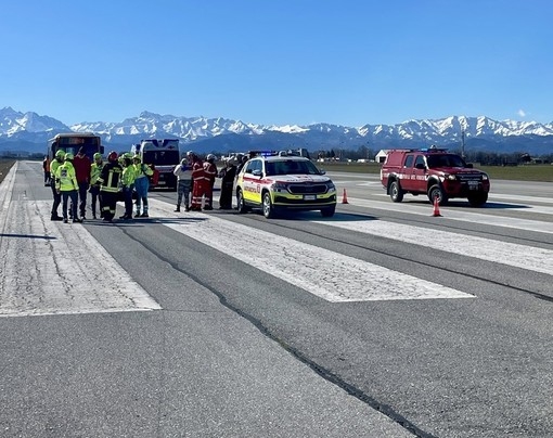 L'esercitazione svolta in mattinata sulla pista dell'aeroporto di Levaldigi L'esercitazione svolta in mattinata sulla pista dell'aeroporto di Levaldigi