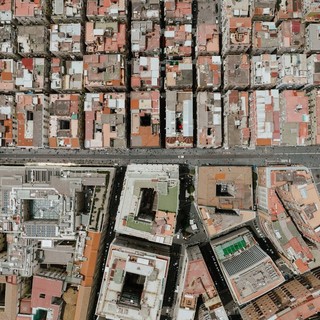 Turismo a Napoli: overtourism, affitti alle stelle e città sotto assedio