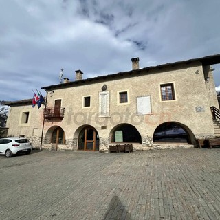 Il municipio di Elva