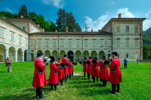Garessio, i corni alpini e la Regia Venaria in concerto al Castello di Casotto Garessio, i corni alpini e la Regia Venaria in concerto al Castello di Casotto
