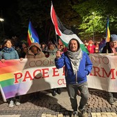 Antifascismo e pace: queste le parole che hanno scandito la Fiaccolata della Libertà a Cuneo Antifascismo e pace: queste le parole che hanno scandito la Fiaccolata della Libertà a Cuneo