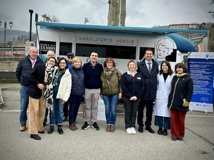 L'ambulatorio mobile a Cortemilia in una precedente tappa dell'iniziativa