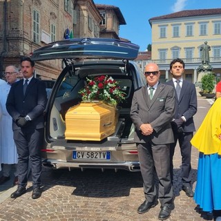 In foto un ultimo saluto al fotografo Giacomo Berrino In foto un ultimo saluto al fotografo Giacomo Berrino