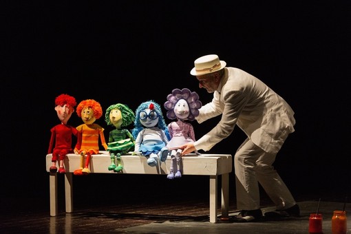 "La fiaba di Celeste", domenica all'Officina Santachiara uno spettacolo sui colori dell'inclusione