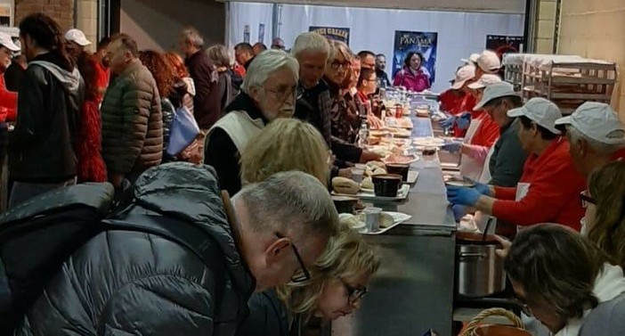 Faule celebra 30 anni di Bagna Caöda: sei giorni tra tradizione, musica e convivialità Faule celebra 30 anni di Bagna Caöda: sei giorni tra tradizione, musica e convivialità