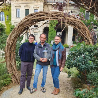 Flavio Miretti, Brigitta Balestri e Matilde Tonelli dello Spazio Miretti Giardini premiati con “La Foglia d’oro del Lago di Como”