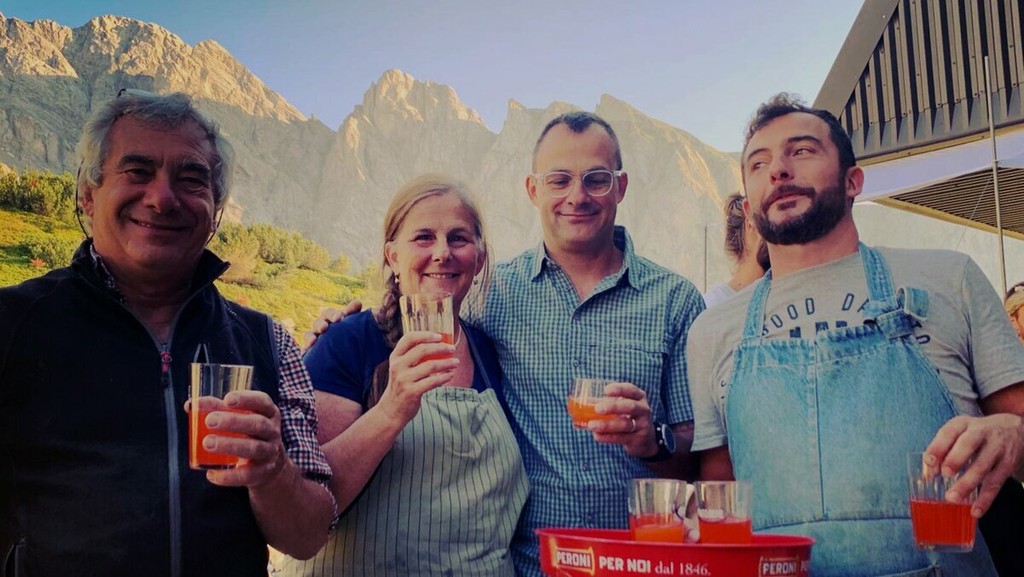 Riapre il Rifugio Garelli: passaggio delle chiavi di padre in figlio ...