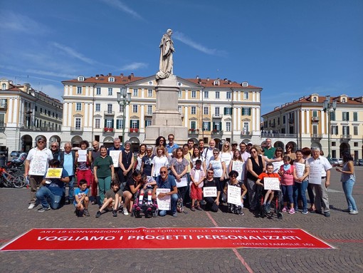 A Cuneo il flash mob del Comitato 162 Piemonte, a sostegno della disabilità (e di chi la vive in famiglia) [VIDEO]