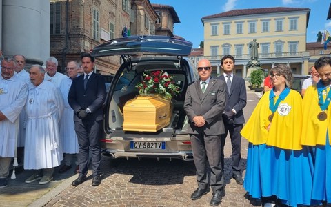 In foto un ultimo saluto al fotografo Giacomo Berrino
