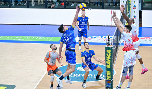 Un attacco di Nathan Feral nella gara di andata con Piacenza