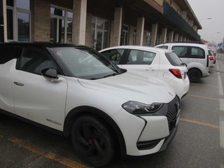 I parcheggi a pettine in via della Battaglia