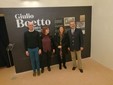 Saluzzo, Castiglia, mostra La scelta di Giulio, foto di gruppo con il curatore Giosuè Boetto Cohen.