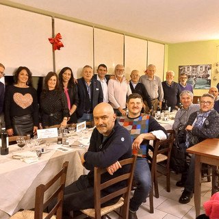 Foto di gruppo per i presenti alla cena di Natale