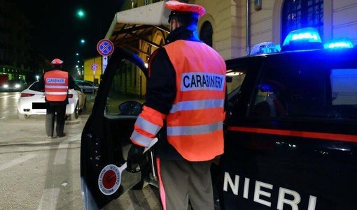 Fossano, proseguono le rapine in centro: i carabinieri sventano un tentato scasso in una macelleria