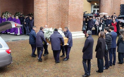 Ad Alba, i funerali della signora Maria Franca Fissolo Ferrero