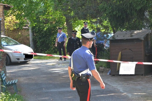 I carabinieri sul luogo dell'omcidio, foto Targatocn