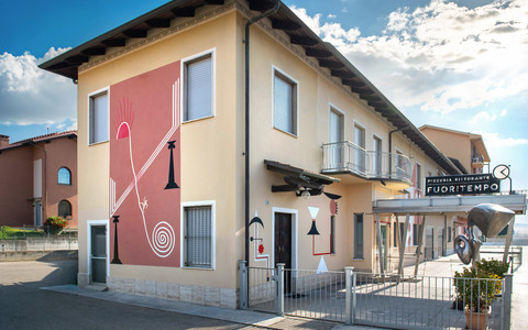 Canale, arte e nuovi orizzonti per Fuoritempo: inaugurato il murale e annunciato il trasferimento nel Roero