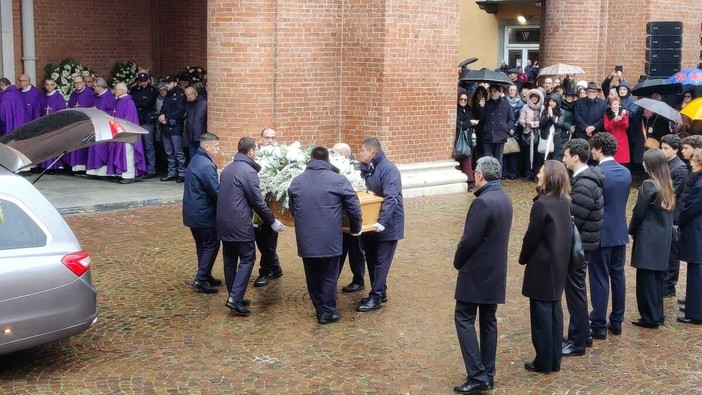 Ad Alba, i funerali della signora Maria Franca Fissolo Ferrero