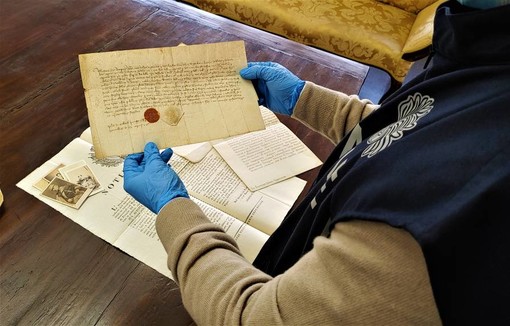 Documenti antichi del valore di 2 milioni di euro nascosti da un confratello infedele nei locali dei Battuti Neri di Bra