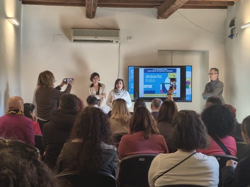 I rappresentanti dell'Istituto Comprensivo "Isoardo-Vanzetti" di Centallo-Villafalletto-Tarantasca-Vottignasco all'incontro di Firenze I rappresentanti dell'Istituto Comprensivo "Isoardo-Vanzetti" di Centallo-Villafalletto-Tarantasca-Vottignasco all'incontro di Firenze