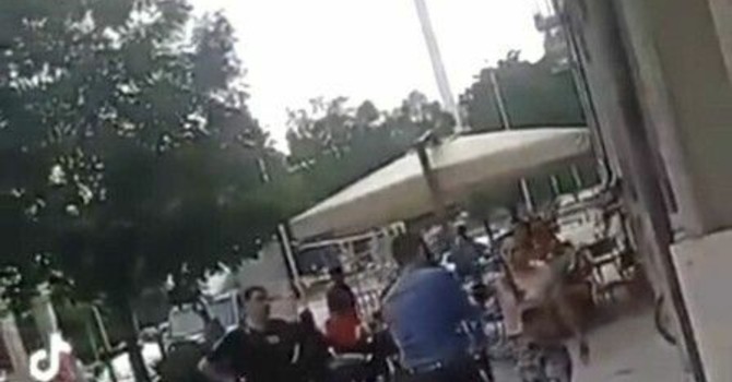 Un frame del video di Tik-Tok Un frame del video di Tik-Tok