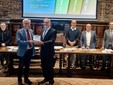 Durante l’incontro di ieri il riconoscimento ufficiale a Olindo Cervella, presidente dalla costituzione della Fondazione fino alla primavera 2026, nominato presidente onorario per il contributo determinante offerto alla nascita e al consolidamento dell'organizzazione Durante l’incontro di ieri il riconoscimento ufficiale a Olindo Cervella, presidente dalla costituzione della Fondazione fino alla primavera 2026, nominato presidente onorario per il contributo determinante offerto alla nascita e al consolidamento dell'organizzazione
