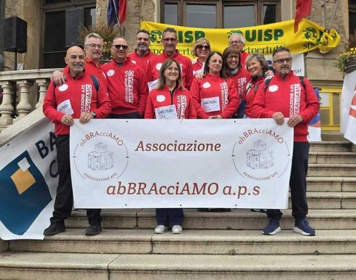 Foto di gruppo per AbBRAcciAMO Foto di gruppo per AbBRAcciAMO