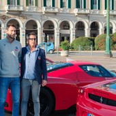 Venticinque fiammanti Ferrari parcheggiate in Piazza Galimberti per il raduno di Owner Club Torino [FOTO]