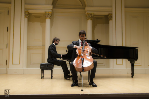 Lorenzo Guida al violoncello e il fratello Gianluca Guida al pianoforte