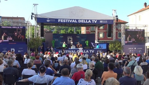 Si è aperta la XV edizione del "Festival della Tv" di Dogliani: le immagini dal backstage (VIDEO) Si è aperta la XV edizione del "Festival della Tv" di Dogliani: le immagini dal backstage (VIDEO)