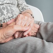 Mombasiglio, ritardi e mancate consegne dei presidi sanitari per gli anziani