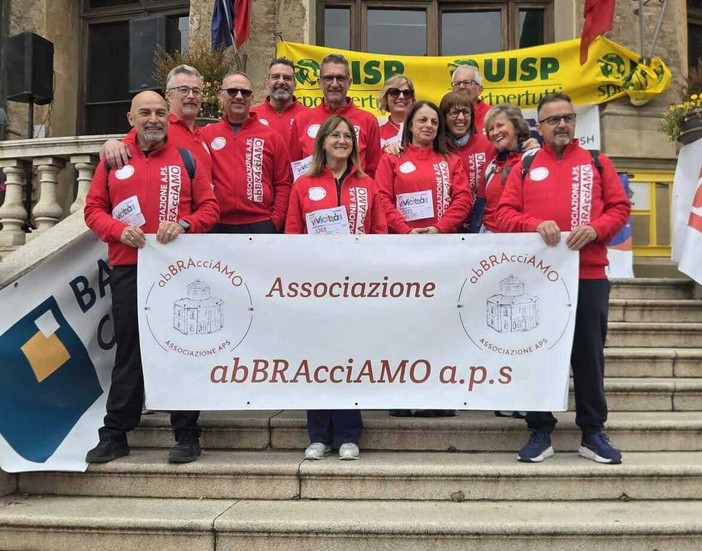 Foto di gruppo per AbBRAcciAMO Foto di gruppo per AbBRAcciAMO