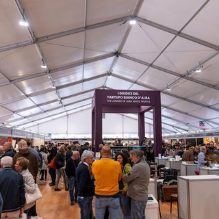 Venerdì 10 ottobre Alba accende la 95ª Fiera Internazionale del Tartufo Bianco che entra nelle "Nazioni Unite" Venerdì 10 ottobre Alba accende la 95ª Fiera Internazionale del Tartufo Bianco che entra nelle "Nazioni Unite"