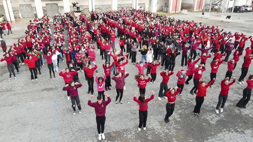 Flash mob sulle note di &quot;Dove di balla&quot; per 1000 studenti del Soleri Bertoni di Saluzzo