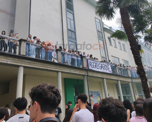 Ultima campanella a Cuneo, tra cori, abbracci e voglia d’estate [FOTO]