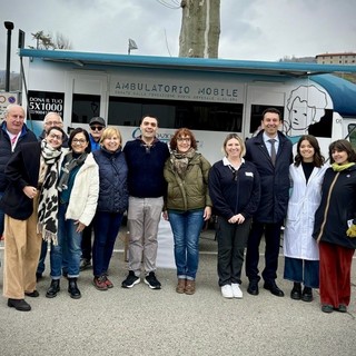 L'ambulatorio mobile a Cortemilia in una precedente tappa dell'iniziativa