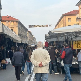 EVENTI / Domenica di grandi appuntamenti in Granda: la Fiera del Marrone brilla a Cuneo tra sagre, borghi e Castelli Aperti
