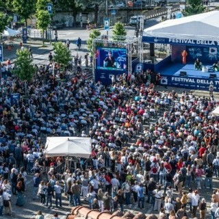 Dogliani accende il Festival della Tv: al via la quindicesima edizione con “Dialoghi Coraggiosi” Dogliani accende il Festival della Tv: al via la quindicesima edizione con “Dialoghi Coraggiosi”