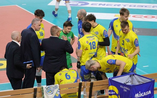 Un time out di coach Berra a Terni (Foto Lega Volley Serie A) Un time out di coach Berra a Terni (Foto Lega Volley Serie A)