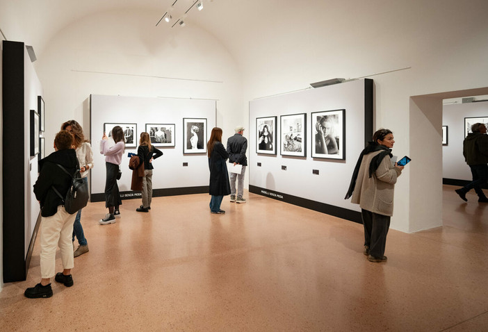 “Ferdinando Scianna. La moda, la vita”: alla Castiglia di Saluzzo oltre 90 fotografie raccontano uno dei capitoli dell’artista siciliano “Ferdinando Scianna. La moda, la vita”: alla Castiglia di Saluzzo oltre 90 fotografie raccontano uno dei capitoli dell’artista siciliano