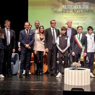 (Foto di gruppo sul palco del Sociale) (Foto di gruppo sul palco del Sociale)