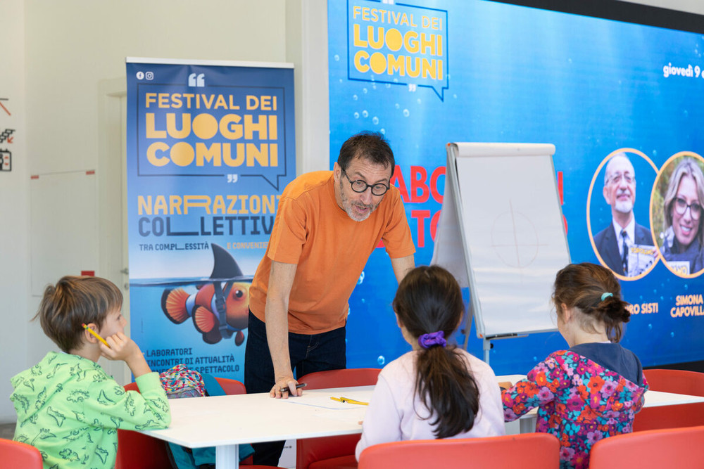 Lo sceneggiatore di Topolino Blasco Pisapia in un incontro con le scuole nelle scorse edizioni Lo sceneggiatore di Topolino Blasco Pisapia in un incontro con le scuole nelle scorse edizioni