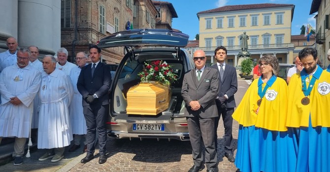 In foto un ultimo saluto al fotografo Giacomo Berrino In foto un ultimo saluto al fotografo Giacomo Berrino