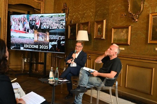 L'assessore Marco Gallo con Fabrizio Taricco, direttore artistico di Collisioni (credito Asia Barolo)