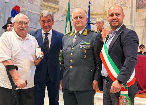 Piero Giorgio Regis figlio di Giulio a cui va la Medaglia d'Onore Piero Giorgio Regis figlio di Giulio a cui va la Medaglia d'Onore